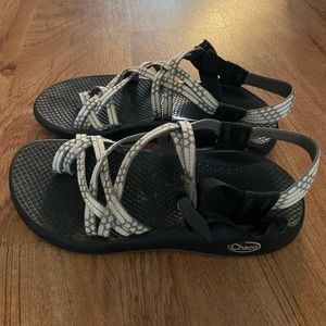 Women’s Chacos Size 7